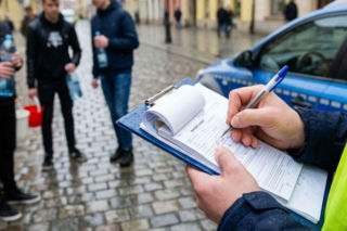 Uważaj na Śmigus-Dyngus! Za to możesz dostać mandat 500 zł. Gdzie kończy się zabawa?