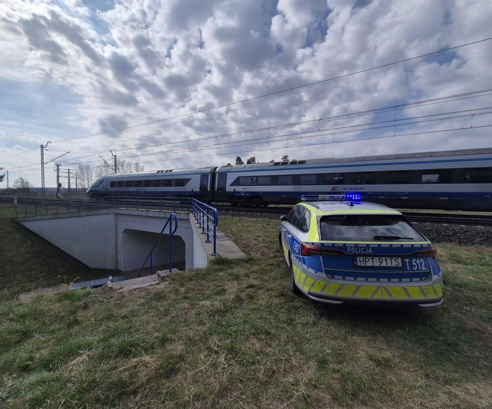 Do dramatycznego zdarzenia doszło na w okolicach Susza. Pociąg Pendolino potrącił nastolatka