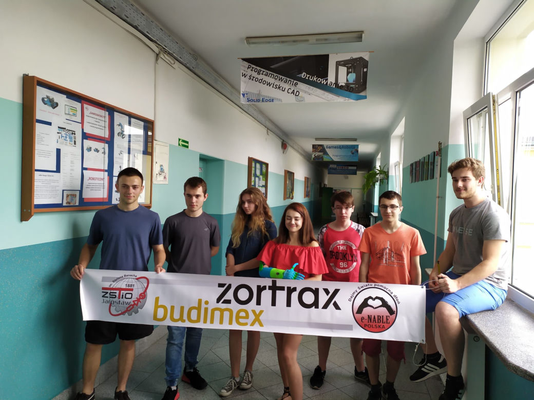 Koledzy wydrukowali Kindze kolejną rękę w 3D