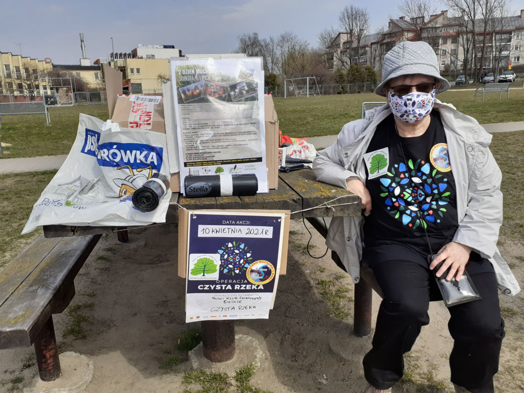 Pierwsza akcja sprzątania brzegów rzeki Muchawki i siedleckiego zalewu w ramach Operacji Czysta Rzeka 2021