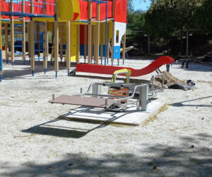 Statek piracki nabiera kształtów. Kiedy otwarcie placu zabaw w Parku Tysiąclecia w Lesznie? [ZDJĘCIA/FILM]