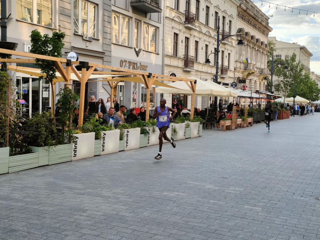 Rossmann Run 2025. Tłumy biegaczy wzięły udział w biegu ulicą Piotrkowską