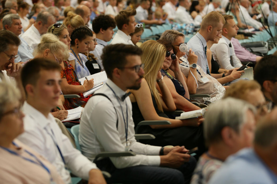 Kongres Świadków Jehowy 2024. W niedzielnych wydarzeniach wzięły udział tłumy