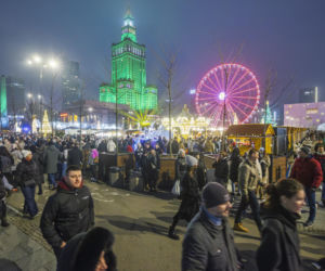 Tłumy na świątecznym Jarmarku Warszawskim. Zapytaliśmy ludzi, co o nim myślą