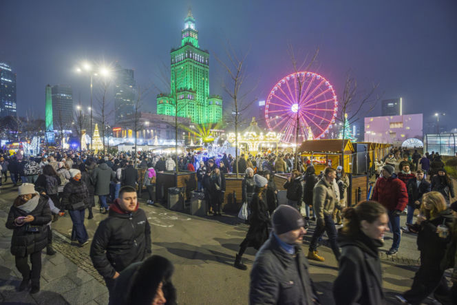 Tłumy na świątecznym Jarmarku Warszawskim. Zapytaliśmy ludzi, co o nim myślą