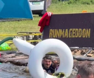 Błażej Stencel płynął w dmuchanym... jednorożcu. Wiozłem kwiatki dla mojego księcia