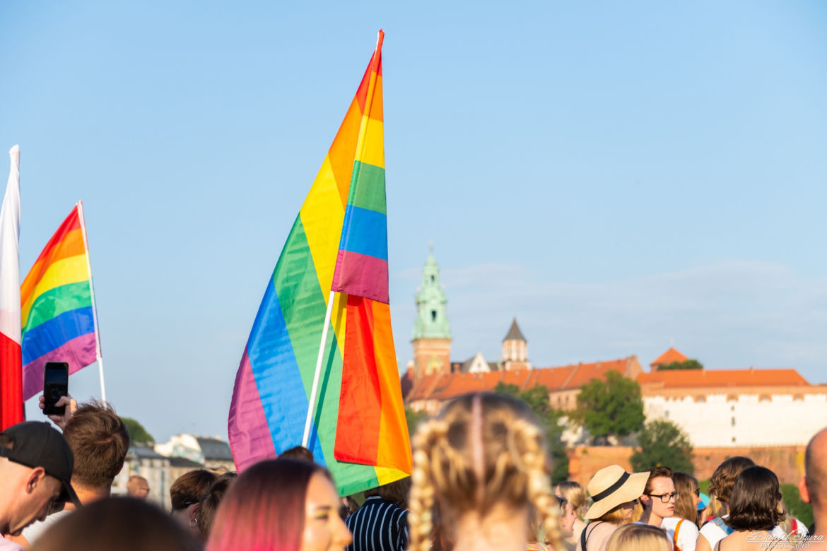 Marsz Równości w Krakowie - tłumy na wydarzeniu pod hasłem "Zaczerpnąć tchu".