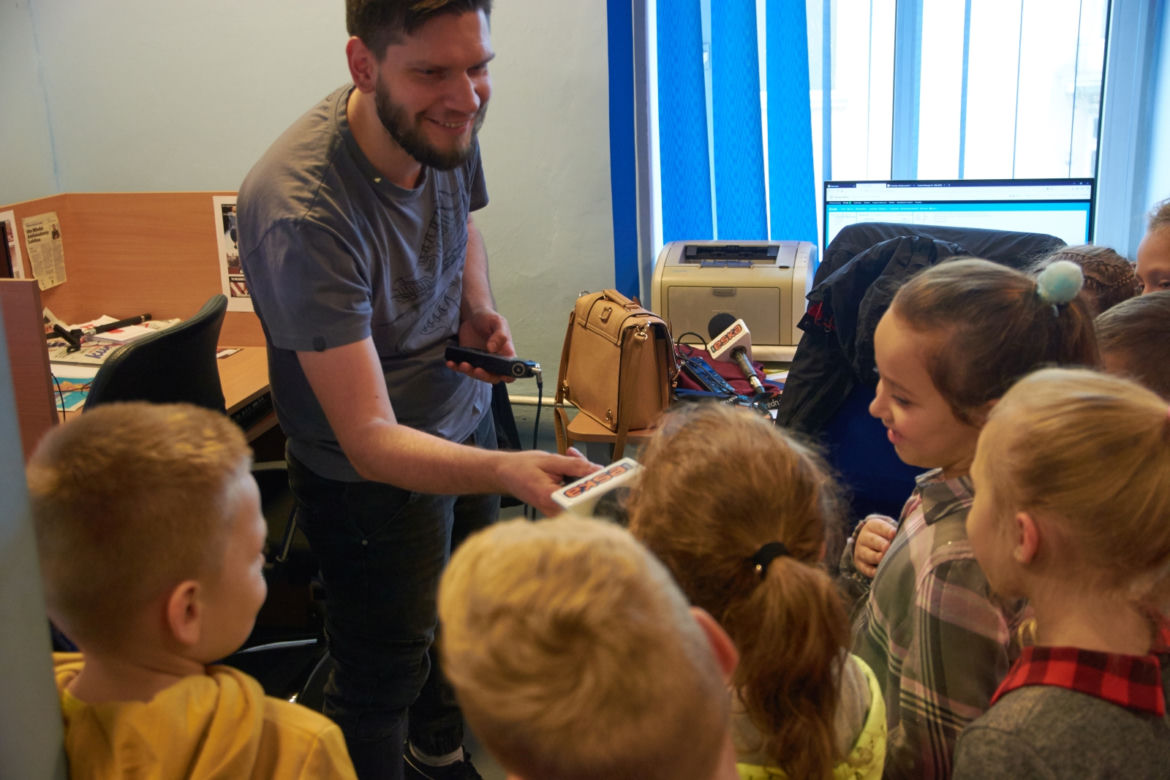 Recytowali i śpiewali. Dzieci z gminy Uchanie odwiedziły Radio ESKA Lublin