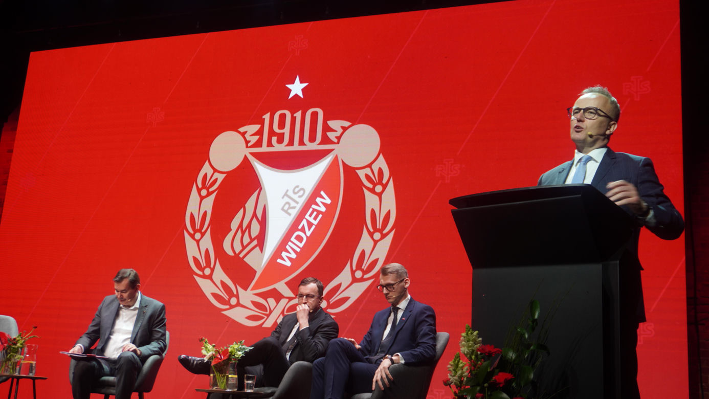 Wielki dzień w ponad 100-letniej historii Widzewa. Robert Dobrzycki oficjalnie nowym właścicielem klubu