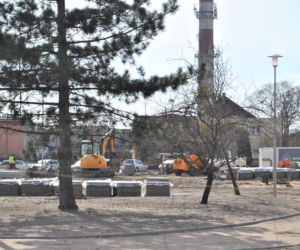 Remont przed dworcem PKP w Iławie - marzec 2020
