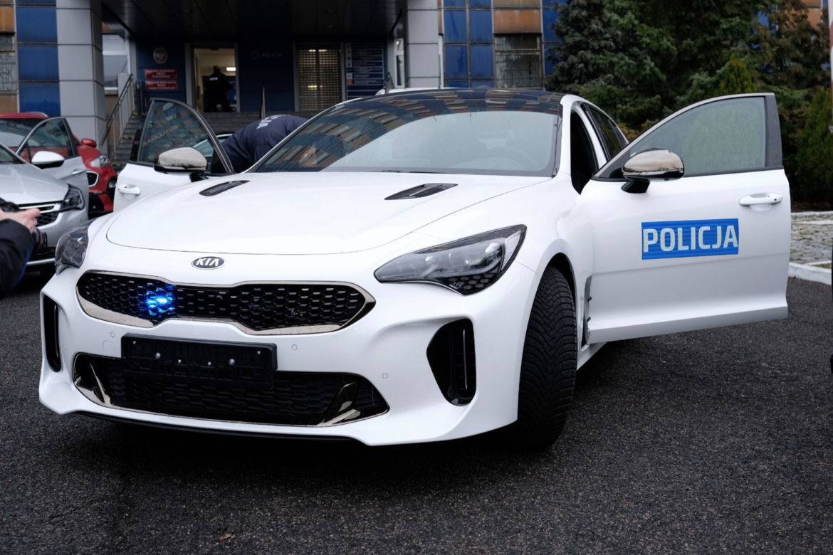 Kia Stinger 2.0 T-GDI 255 KM GT Line w polskiej policji