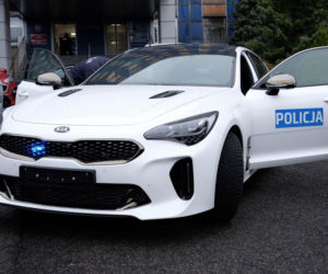 Kia Stinger 2.0 T-GDI 255 KM GT Line w polskiej policji