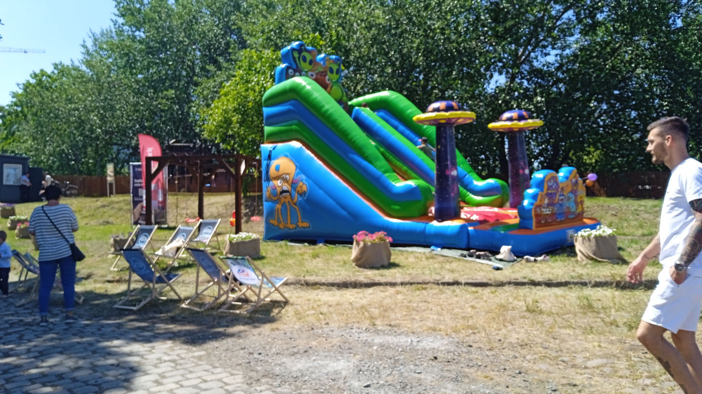 Byliśmy na otwarciu miejskiego Beach Baru. Tak wygląda Port Węglowy [ZDJĘCIA]
