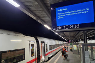 Kolejowy paraliż w całym kraju. Wszystkie pociągi nagle stanęły! Chaos!
