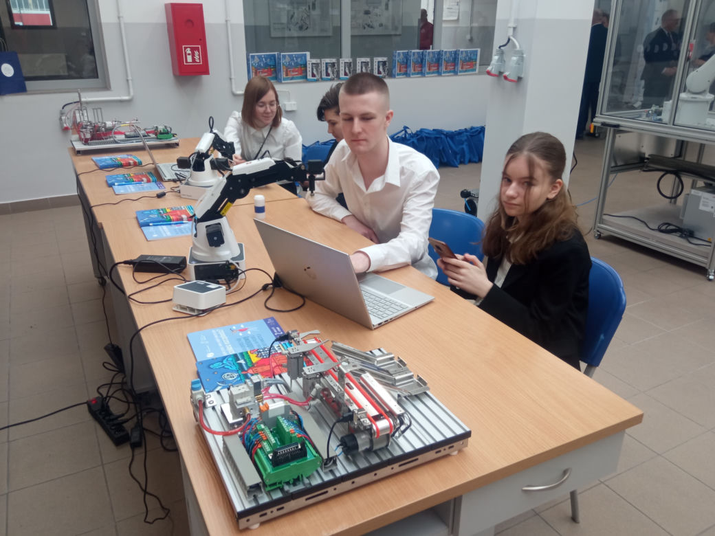 W Grudziądzu otwarto Centrum Programowania Robotów Przemysłowych