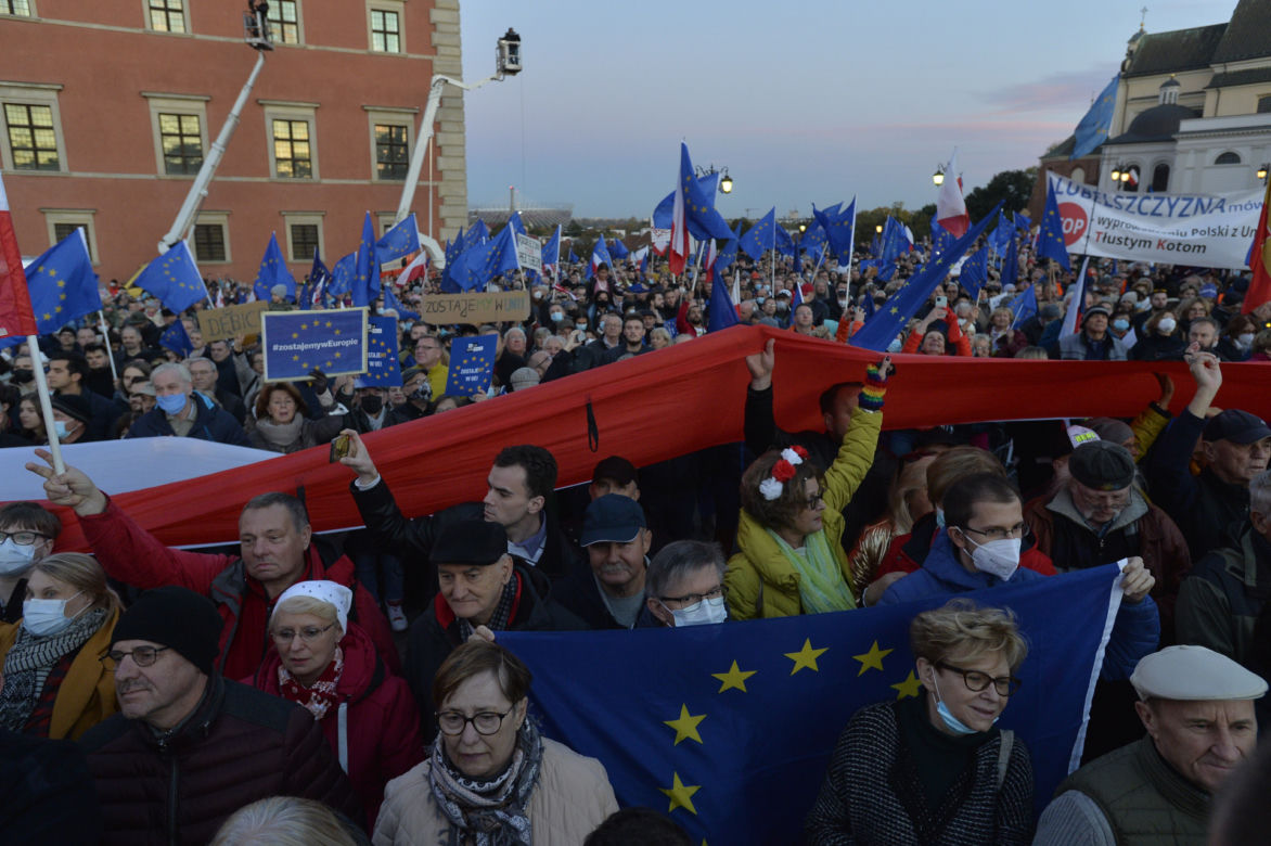 Ogromny protest w Warszawie. Tłumy ruszyły ulicami miasta, nie obyło się bez incydentów.