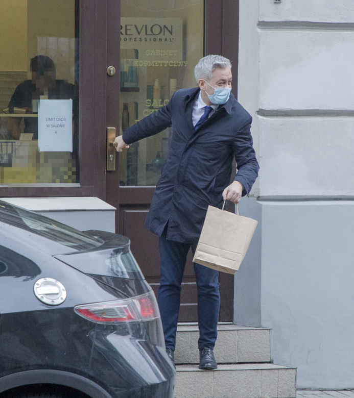 Robert Biedroń u fryzjera