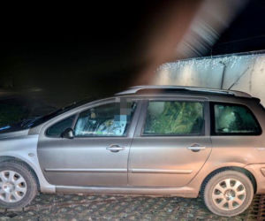 Porywacz choinek zatrzymany! Badanie alkomatem nie pozostawiło wątpliwości