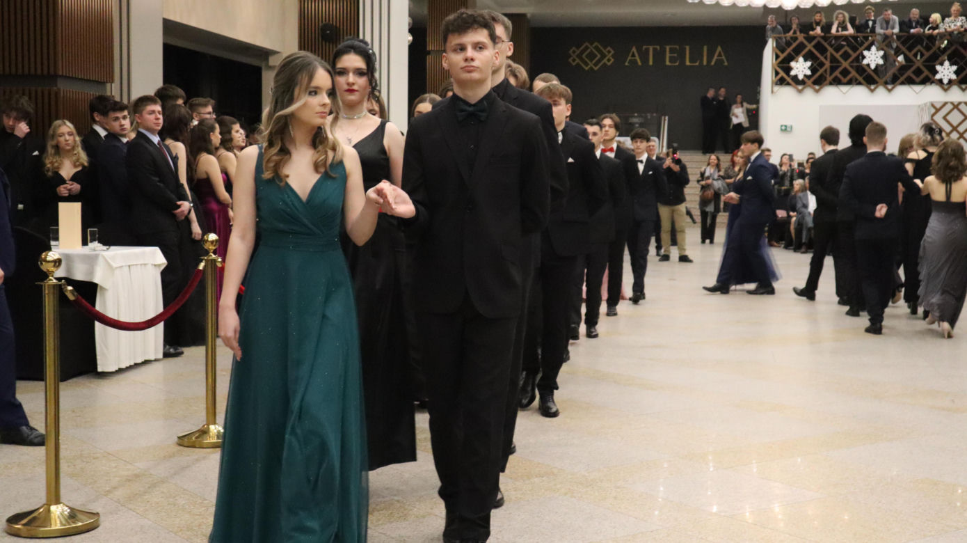 Tak wyglądała studniówka V LO im. Marii Skłodowskiej Curie w Lublinie [DUŻO ZDJĘĆ]