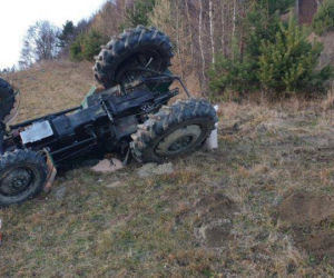 ŚMIERĆ mężczyzny przygniecionego przez ciągnik. DRAMAT w Żegiestowie