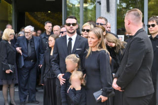 Tak pożegnały Jana Frycza córka i wnuczka. Trudno się nie rozpłakać