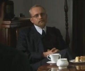 Czas honoru 6 sezon odc. 73 (odc. 8). Lars Rainer (Piotr Adamczyk)