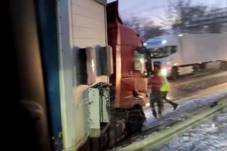 Zablokowana trasa S1 w Sosnowcu. TIR uderzył w barierki