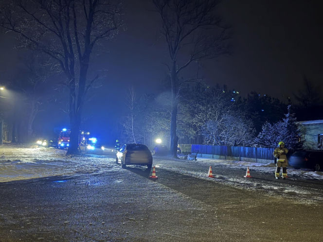 Uciekał seatem przed policją. Gonili go przez dwa powiaty. Zginął na drzewie
