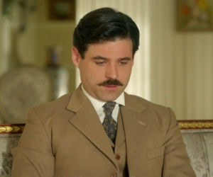 La promesa - pałac tajemnic, odcinek 333: Manuel próbuje zbliżyć się do Jany. Jego wysiłki spotykają się z chłodnym przyjęciem