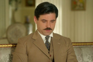 La promesa - pałac tajemnic, odcinek 333: Manuel próbuje zbliżyć się do Jany. Jego wysiłki spotykają się z chłodnym przyjęciem