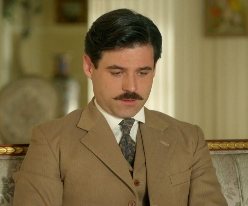 La promesa - pałac tajemnic, odcinek 333: Manuel podejmuje próby zbliżenia się do Jany. Jego wysiłki spotykają się z chłodnym przyjęciem