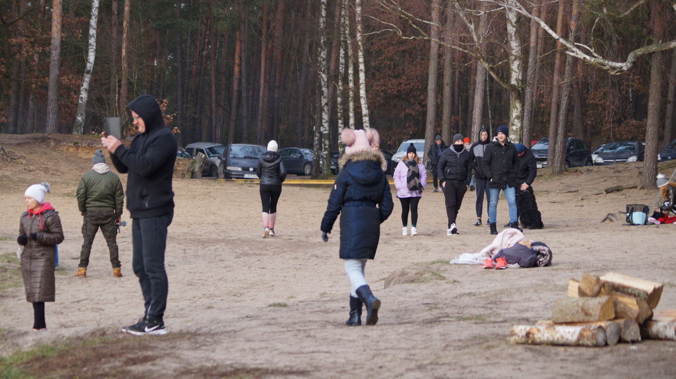 Zimna kąpiel morsów w podbydgoskich Pieckach [ZDJĘCIA]