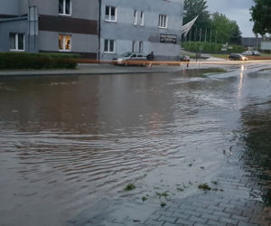 Krajobraz po burzach i ulewach na Śląsku i w Zagłębiu. Zalało ulice Czeladzi, Bytomia, Rudy Śląskiej [ZDJĘCIA,WIDEO]