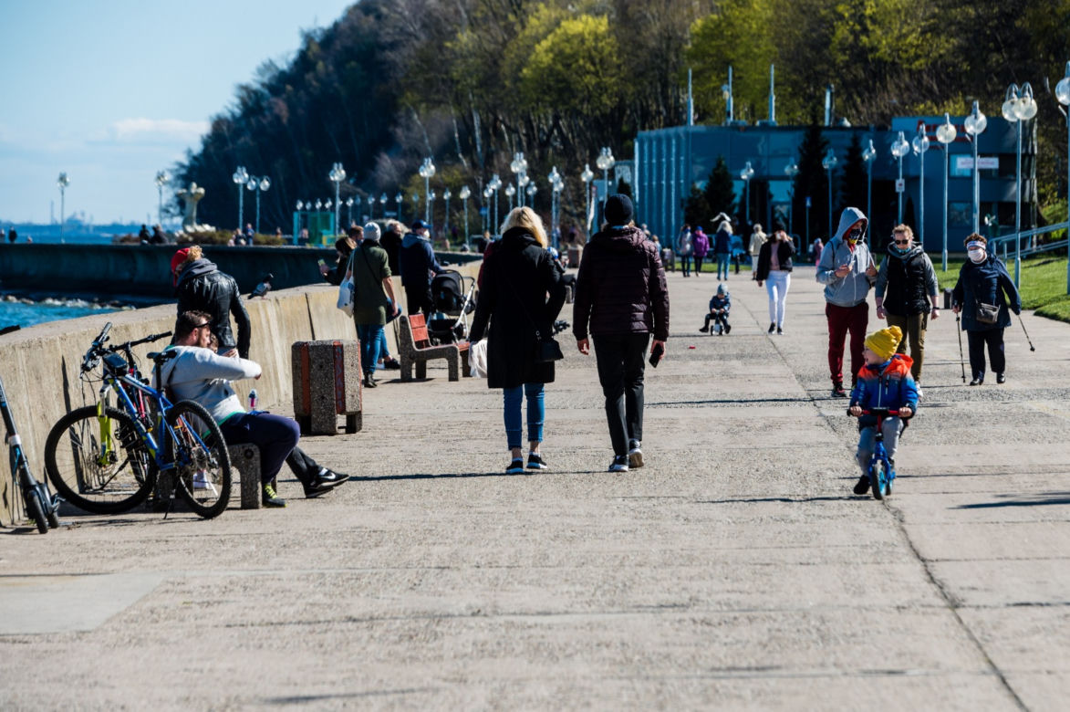 Gdynia: Tłumy na bulwarze. Powrócą zakazy?