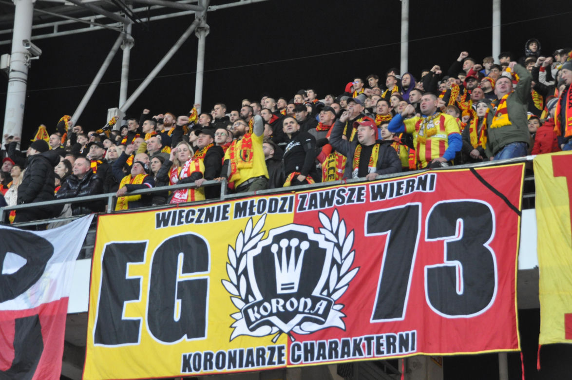 Żółto-czerwono na Suzuki Arenie! Zdjęcia kibiców na meczu Korona Kielce - Jagiellonia Białystok