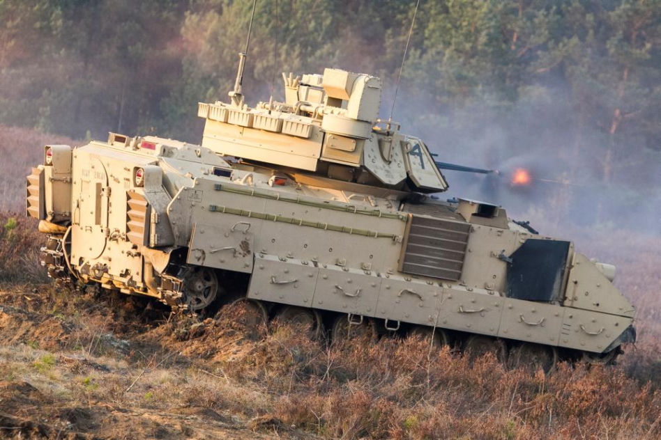 T-90M i Bradley