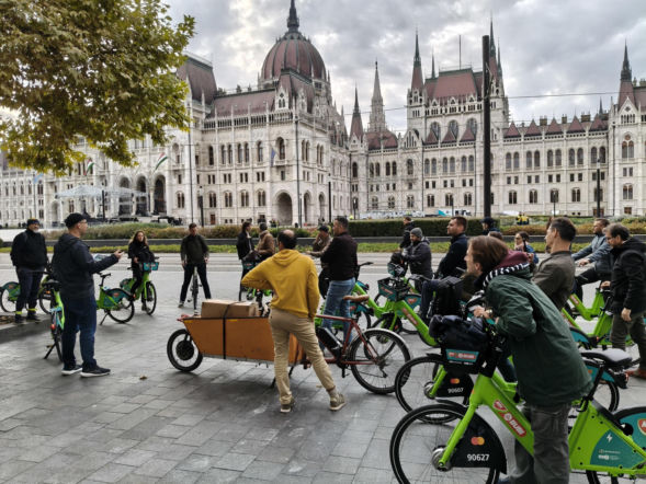 Europejskie metropolie testują nowe zasady ruchu przy szkołach, które mogą trafić do kolejnych miast