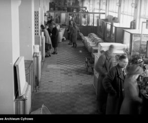 Sklep wielobranżowy Powszechny Dom Towarowy