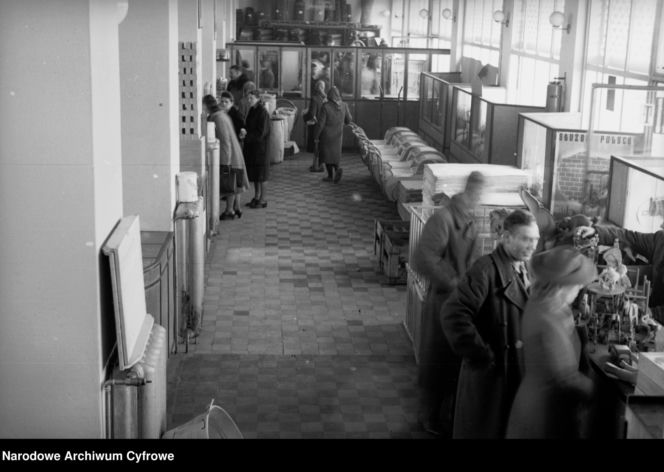 Sklep wielobranżowy Powszechny Dom Towarowy