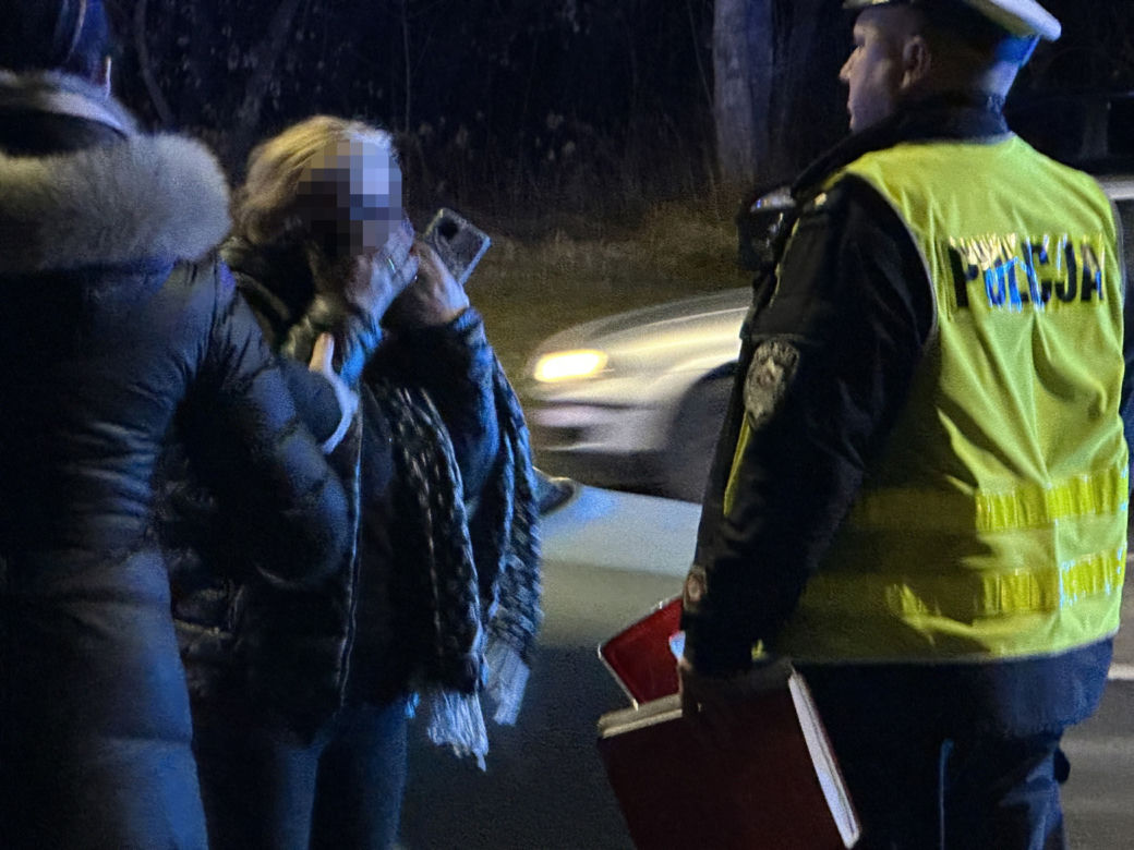 Audi huknęło w nią na przejściu. Przeleciała ponad 10 metrów