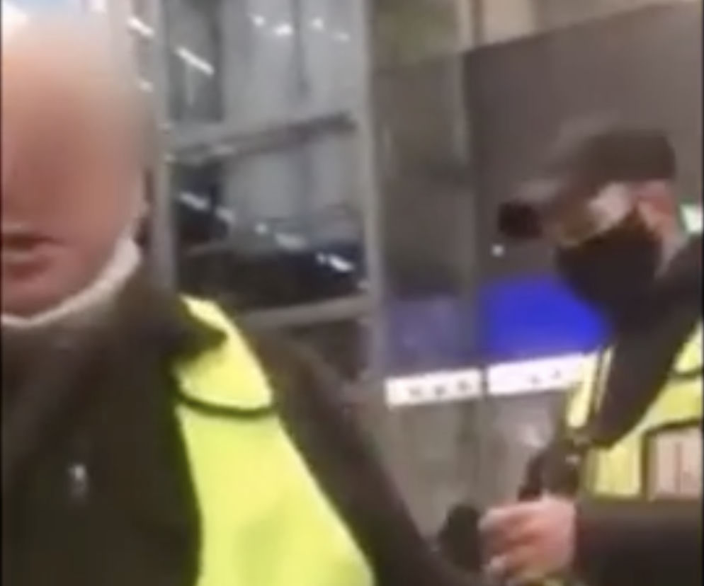 Rasistowski napad ochroniarzy na podróżnego na Dworcu Centralnym 