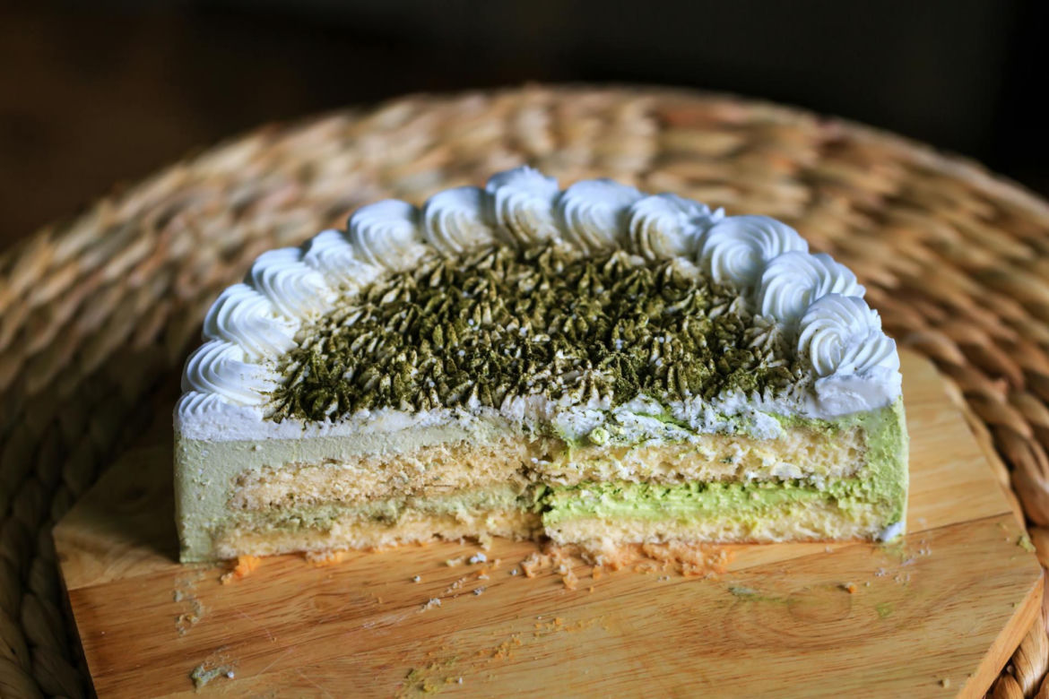 Nie tylko matcha latte. Podpowiadamy, jak jeszcze wykorzystać tę herbatę w kuchni