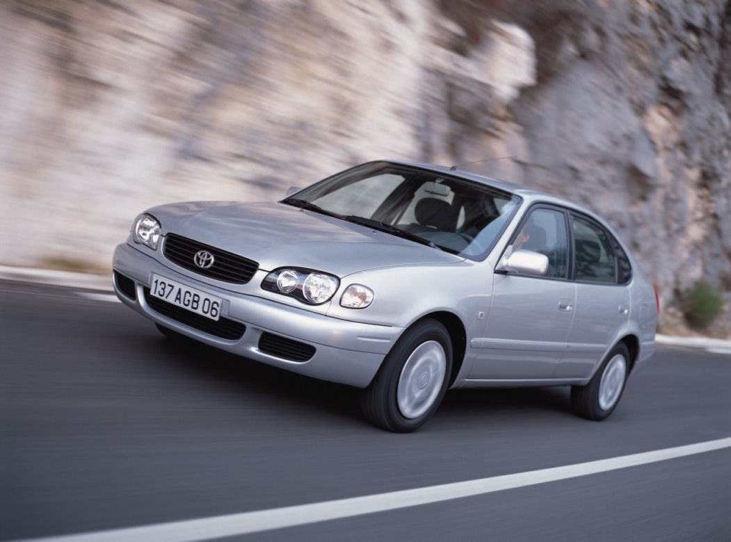 Toyota Corolla 8 generacja lifting 2002