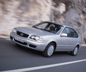 Toyota Corolla 8 generacja lifting 2002