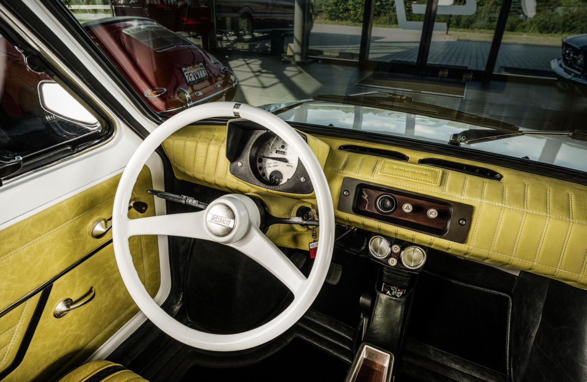 Fiat 126p dla Toma Hanksa z wnętrzem Carlex Design