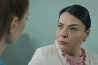 Panna Młoda, odcinek 18.. Derya, Mukadder