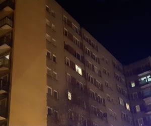 Tarnów. Sylwester K. podpalił łóżko, a potem RZUCIŁ SIĘ Z DZIEWIĄTEGO PIĘTRA