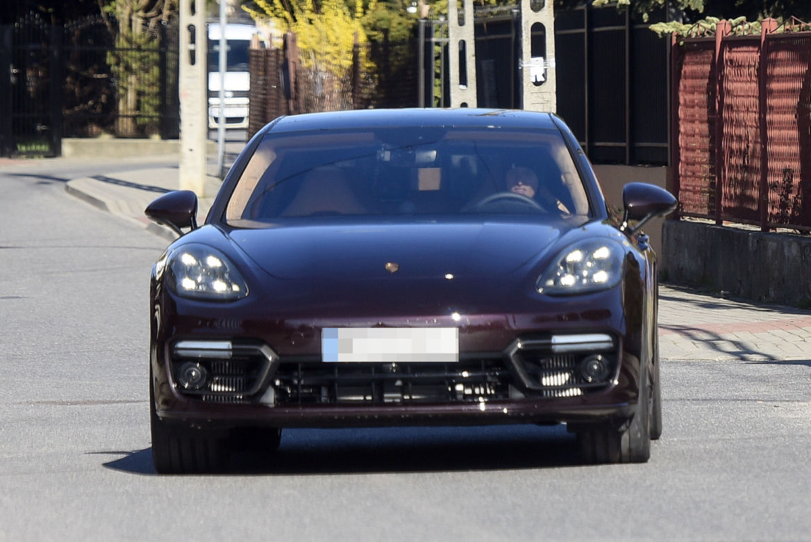 Tata wypucował Idze porsche