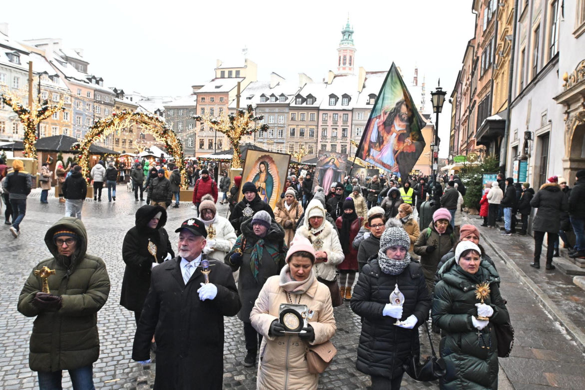 Wojownicy Maryi w pokutnej procesji różańcowej