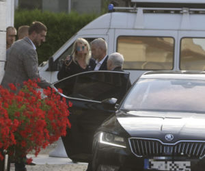 Wyjazd parlamentarzystów PiS na naradę do hotelu w Ożarowie Mazowieckim